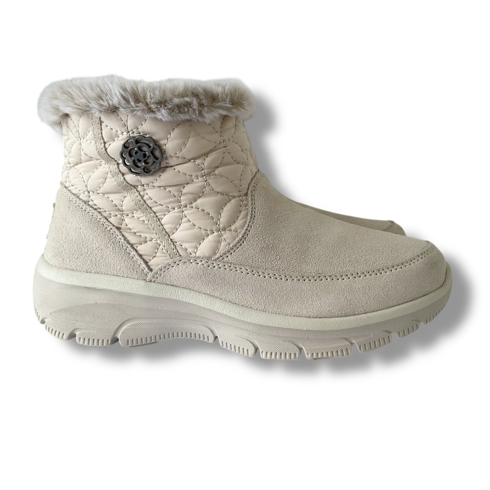 Skechers X Martha Stewart Easy Going-Darling Puffer Short Boots White Size 5